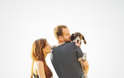 Fotógrafo de mascotas: Preboda con perro. Marta, Jorge y Hendrix